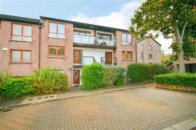 7 Hunters Green, Hunterswood, Ballycullen, Dublin 24