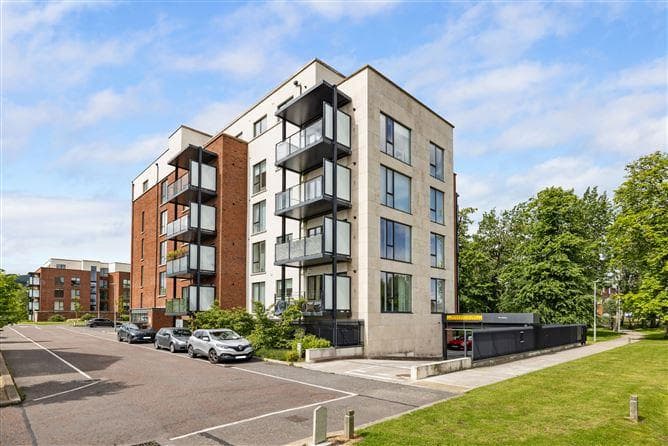 4 Sycamore Hall, Larkfield Way, Leopardstown, Dublin 18
