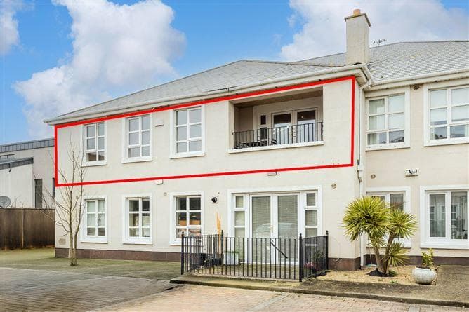 14 woodlands court, lower main st, rush