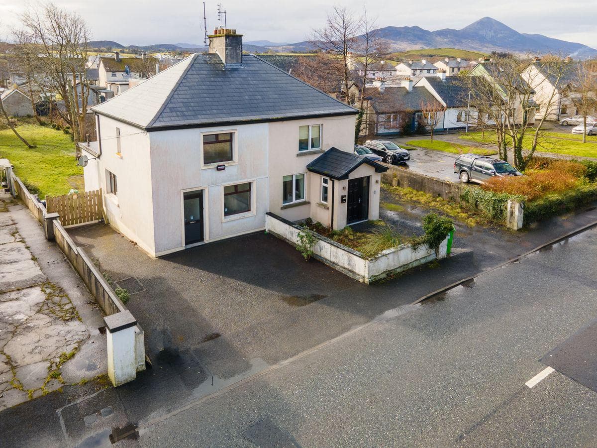 2 McNeela Terrace, The Quay, Westport, Co. Mayo