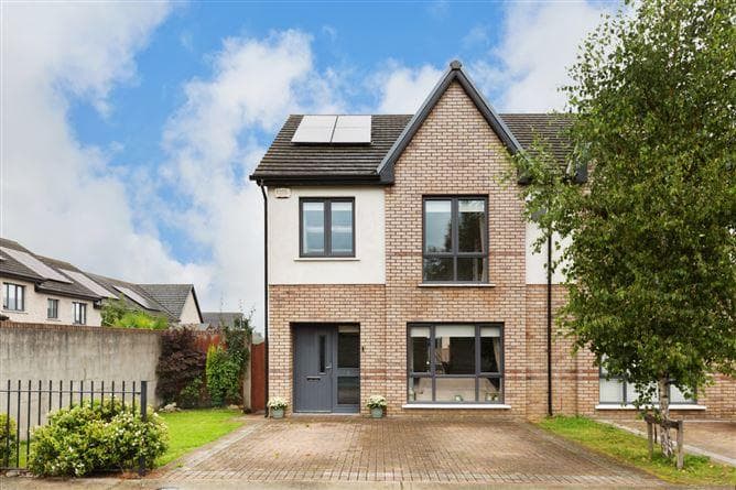 8 Elder Heath Lawn, Kiltipper, Dublin 24