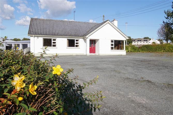 The Bungalow, Main Street, Newtown Cunningham, Co. Donegal, F93E36H