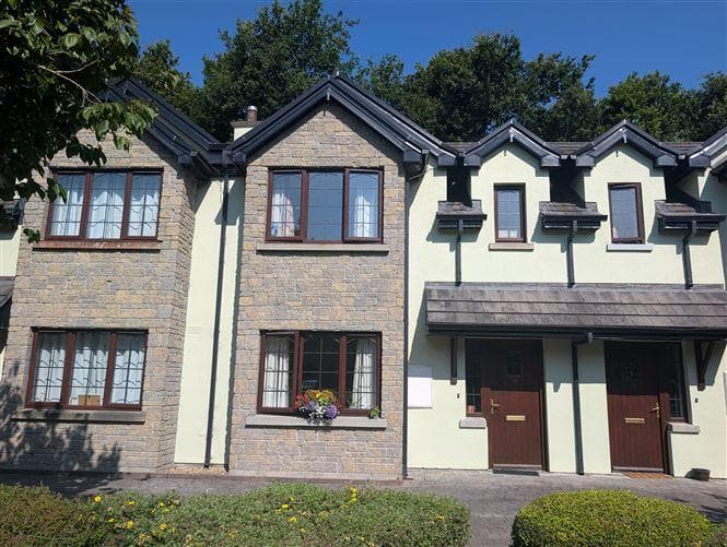 16 mac raghnaill court, lough rinn, mohill