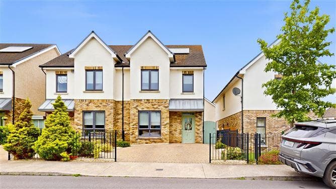 1 The Drive, Baile na Mona Meadows, Swords