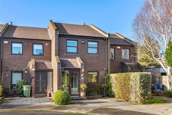 19 Woodlawn Grove, Churchtown, Dublin 14