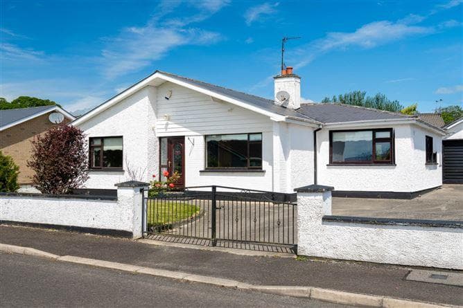 8 Woodlawn, Stranorlar, County Donegal