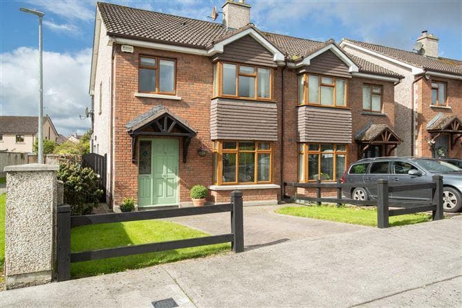 123 The Walk, Petitswood Manor