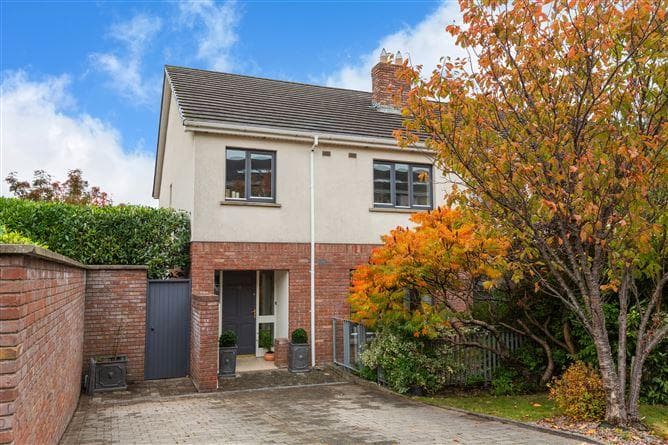 11, Ticknock Hill, Dublin 18