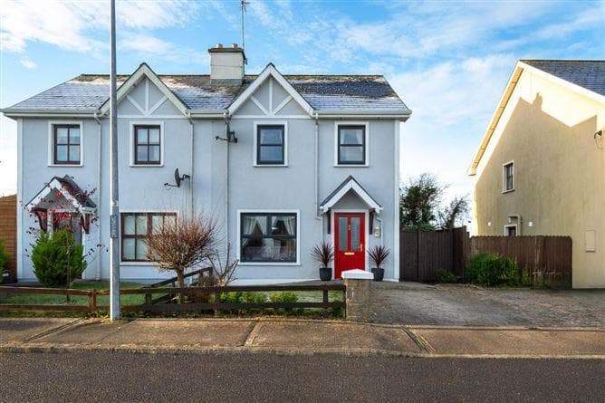 33 Cnoc Na Gaoithe, Lanesborough, Co. Longford.