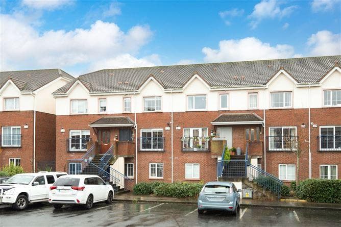 16, Larkfield Square, Co. Dublin