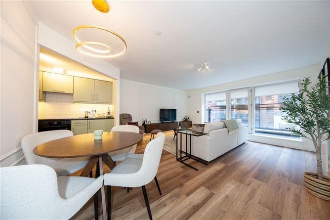 apt 300, castleforbes sq, dublin 1