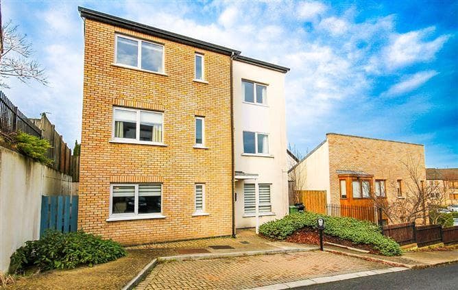 1, Hunters Hill, Dublin 24