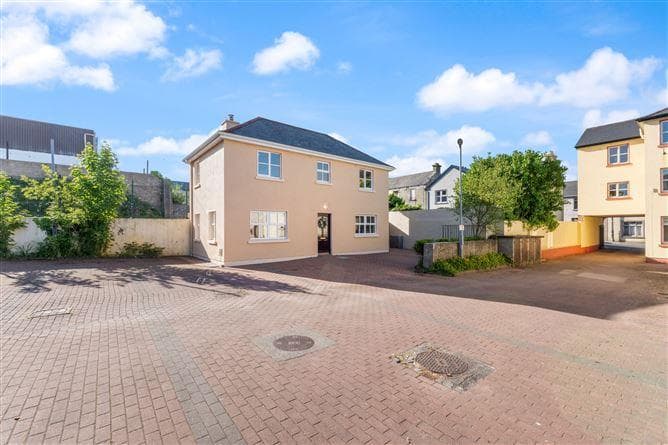 Chapel Court, Ballina, Mayo