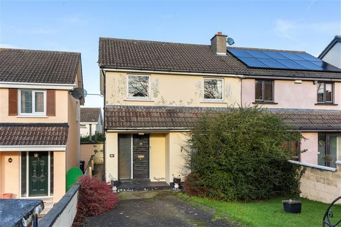 27, Ashton Lawn, Dublin 16