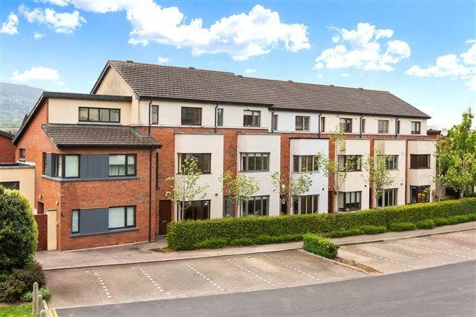 90, The Crescent, Dublin 18