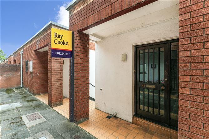 47, Northcliffe Martin S Row, Dublin 20