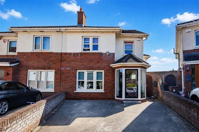 8, Woodstown Hill, Dublin 16